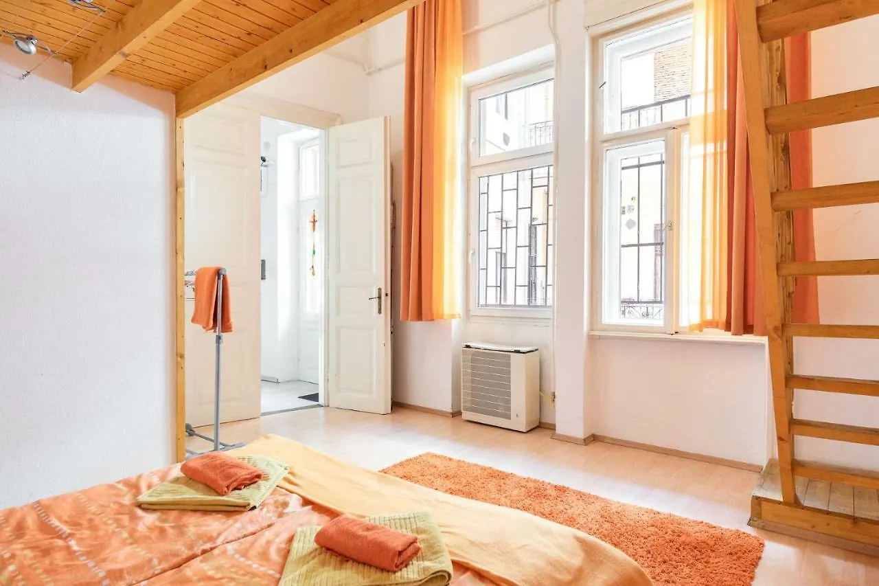 Izabella Home Budapešť 0*,  Maďarsko